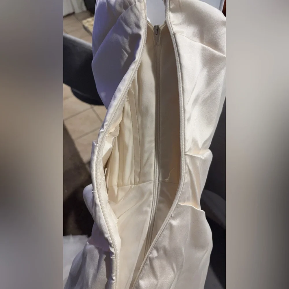 Vera Wang Kathleen Strapless Cream wedding Gown size 4 - Picture 13 of 14